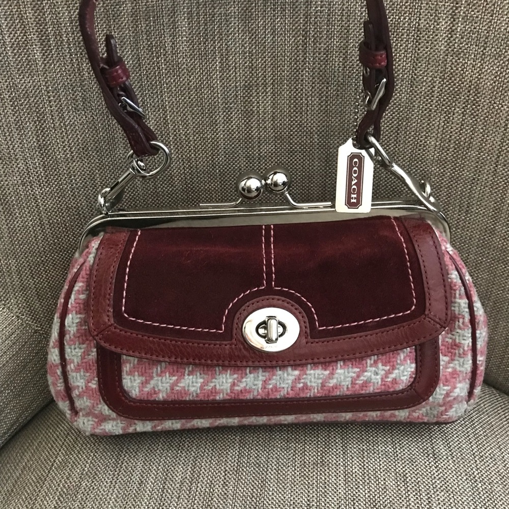 COACH Suede/Leather Kiss Lock hand bag